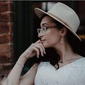 Meet your Posher, Abigail